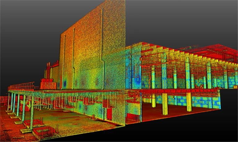 Una colorida nube de puntos 3D escaneada de un edificio BOVIS de varios niveles muestra columnas interiores, vigas y paredes exteriores, utilizando un gradiente de rojo a azul para representar diferentes elevaciones o profundidades