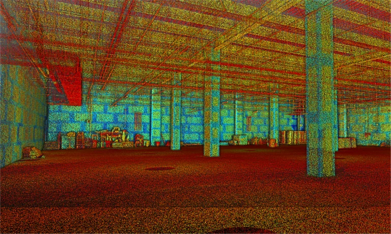 El interior de un gran almacén de bodegas vacío se representa en un colorido estilo de nube de puntos, mostrando columnas estructurales, paredes y objetos dispersos bajo un techo alto