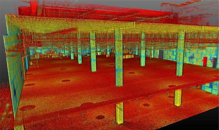 Una colorida nube de puntos en 3D del interior de un edificio BOVIS muestra columnas, suelos y vigas en rojo, amarillo, azul y verde, resaltando los detalles estructurales y la disposición de un vibrante espacio de varios niveles