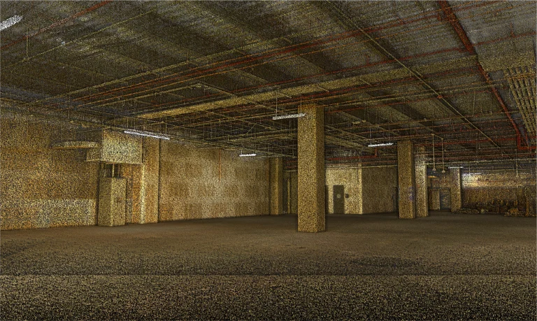 Nube de puntos de nave industrial vacía y poco iluminada que recuerda a una bodega, con tuberías a la vista en el techo, pilares de hormigón y paredes desnudas, lo que crea un ambiente espacioso y utilitario