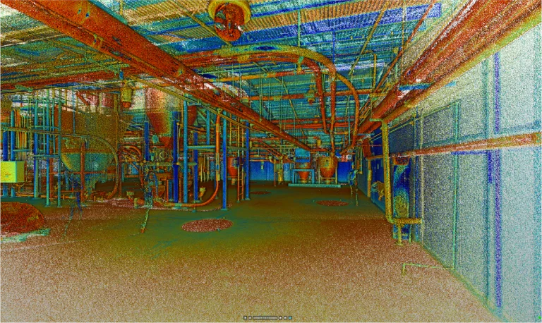 Nube de puntos gran interior de Planta Industrial con tuberías, vigas y maquinaria a la vista, renderizado con un efecto multicolor y confiere a la escena un aspecto surrealista que recuerda a la estética de Mondeléz