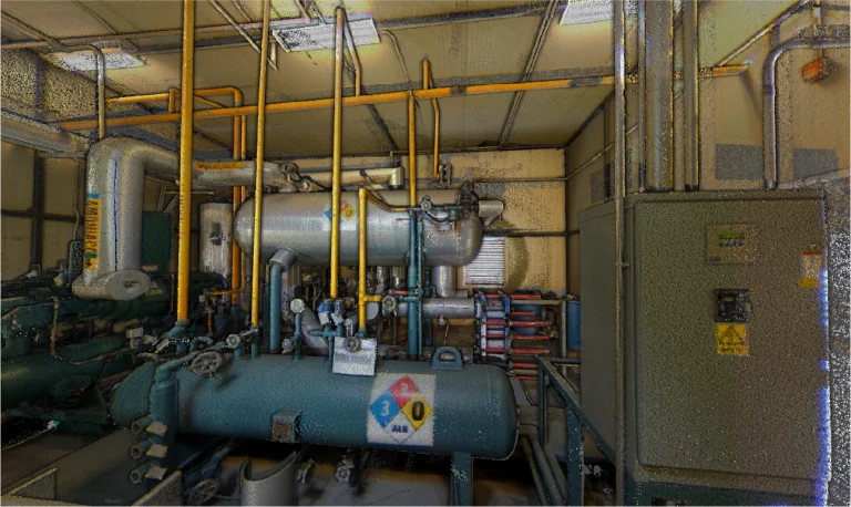 Nube de puntos de Sala industrial en Planta Industrial Sukarne con grandes máquinas, tuberías y paneles de control; líneas de gas amarillas prominentes por encima y una etiqueta de advertencia en una máquina en primer plano. El espacio parece funcional y bien iluminado