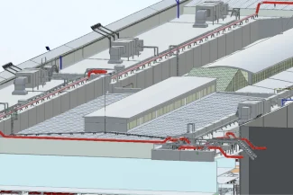 Modelo 3D de una instalación industrial, inspirada en el Aeropuerto Internacional de Tijuana, que muestra maquinaria, sistemas de transporte, ductos de ventilación, tuberías rojas y azules y elementos estructurales dispuestos en un diseño grande y complejo.