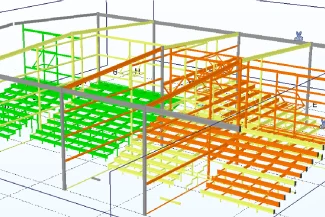 Modelo estructural 3D de un edificio, inspirado en Mitikah, que muestra la estructura de acero en verde, amarillo y naranja para indicar diferentes secciones o análisis de carga, con líneas de cuadrícula y ejes etiquetados en el fondo.