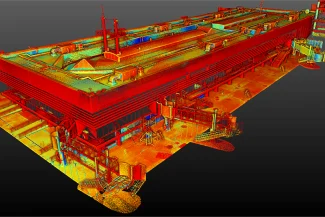 Una colorida nube de puntos en 3D del Aeropuerto Internacional de Tijuana, que muestra en detalle las estructuras exteriores y los pasillos, con degradados de color rojo, naranja, amarillo, verde y azul que resaltan las diferentes elevaciones.