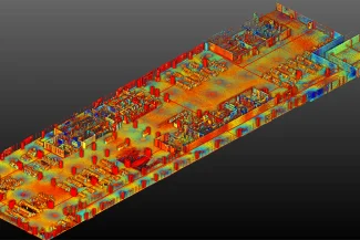 Una colorida nube de puntos 3D escaneada de una gran instalación interior, posiblemente el Aeropuerto Internacional de Tijuana, que muestra equipos, paredes y áreas de trabajo con colores variables que indican la elevación o la intensidad.