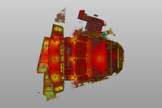 Una nube de puntos escaneada de arriba abajo y codificada por colores del Auditorio Blackberry de Ciudad de México muestra los asientos, el escenario y los balcones, con tonos rojos y amarillos que resaltan las elevaciones y las características sobre un fondo gris claro de esta famosa sala de conciertos.