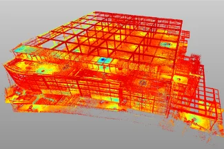 Una colorida nube de puntos 3D de Cinépolis Mitikah en Ciudad de México, principalmente en tonos rojos, naranjas y amarillos, que muestra elementos arquitectónicos detallados y un tejado en forma de cuadrícula sobre un fondo gris.