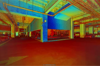Point cloud of an indoor parking lot at the Sentura Tlalnepantla Shopping Center, with cars parked along the sides and exposed pipes on the ceiling. The central wall features a large red arrow and text.