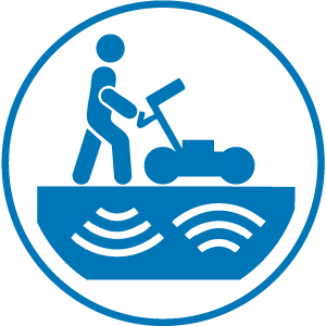 Icono azul de una persona empujando un equipo de radar de penetración en el suelo, con patrones de ondas debajo que ilustran la captura de la realidad mediante exploración o detección subterránea.