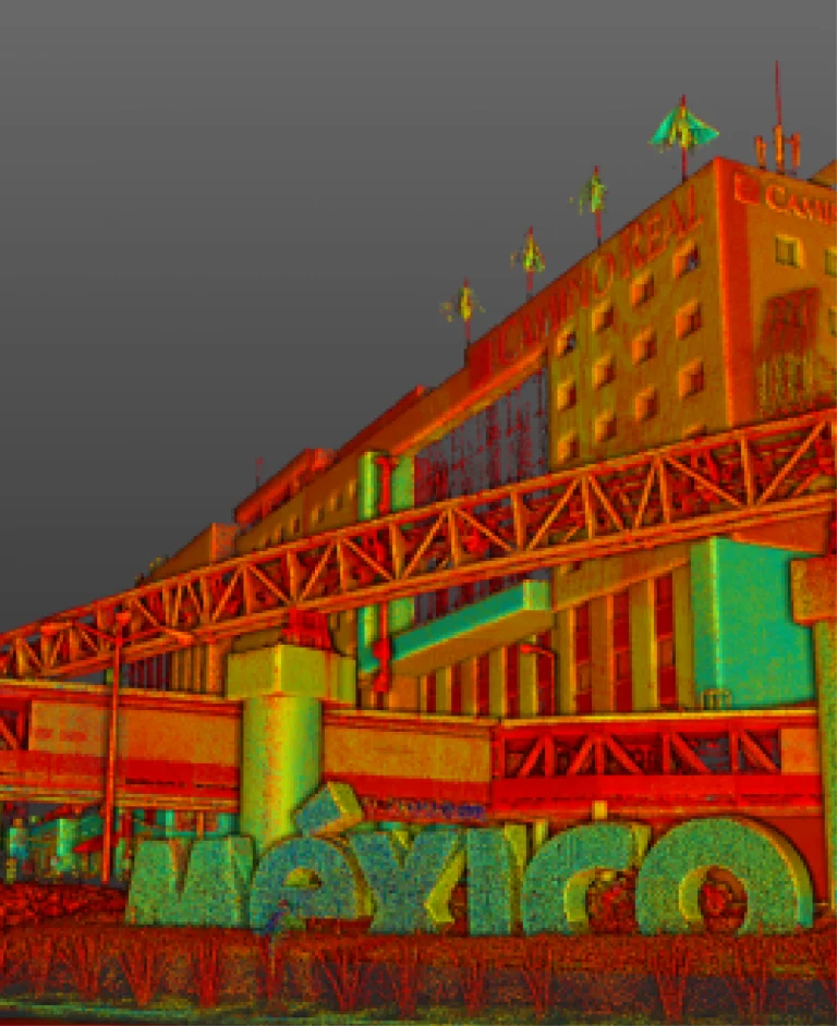 Un gran letrero de México delante de un edificio de varios pisos con carteles y adornos en el tejado, incluidas estrellas y un avión, bajo un cielo nublado. La imagen, mejorada por Escaneo LiDAR CDMX, presenta un llamativo filtro de color rojo y verde.