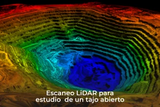 Escaneo LiDAR de una mina a cielo abierto utilizando tecnología LiDAR, mostrando los niveles de profundidad en colores del rojo (poco profundo) al azul (profundo), con texto superpuesto en español: Escaneo LiDAR para estudio de un tajo abierto.