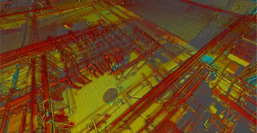 Nube de puntos del interior de un edificio que muestra complejas redes de tuberías y elementos estructurales en tonos rojos, amarillos y verdes, probablemente a partir de un escaneado 3D o un modelo de nube de puntos con LiDAR en Monterrey.